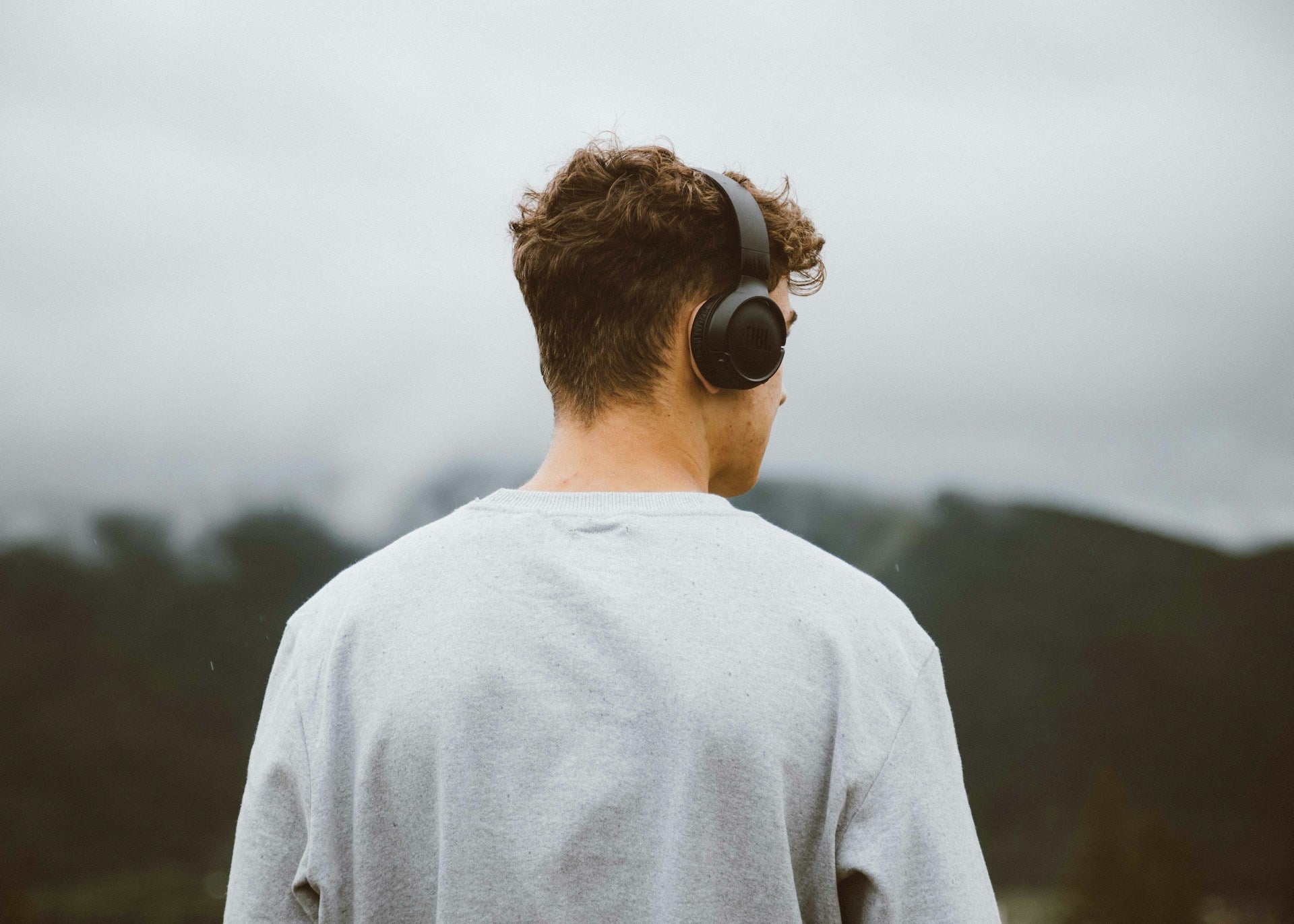 Discover the ultimate Bluetooth wireless headphones buying guide. Explore key features, top brands, and tips to find the perfect pair for your needs.