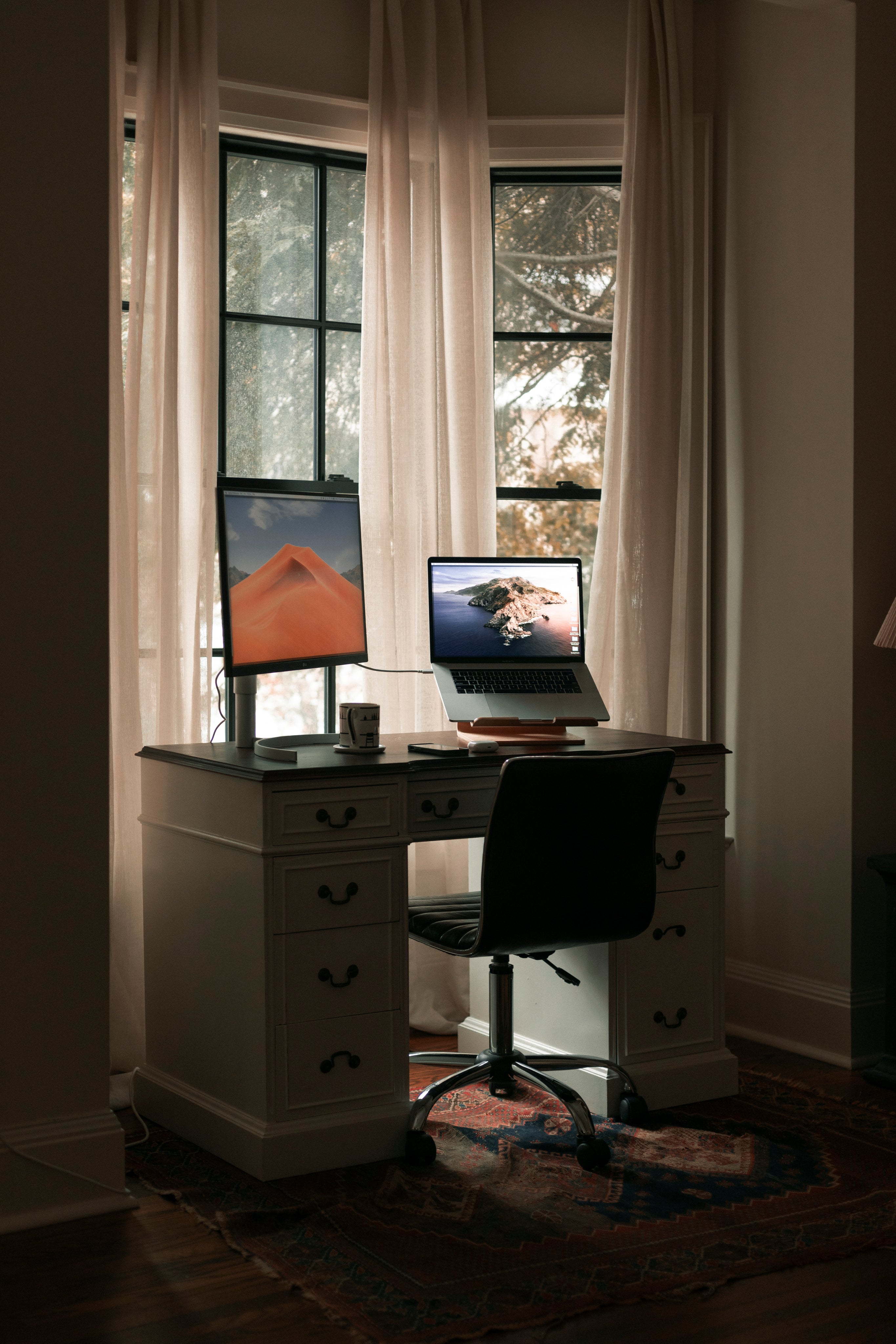 Optimise your home office with essential gadgets like Android tablets, ergonomic phone stands, and a smooth trackball mouse. Tech that boosts productivity and comfort.